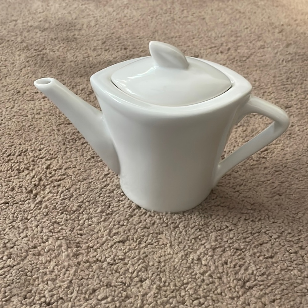 White ceramic tea pot